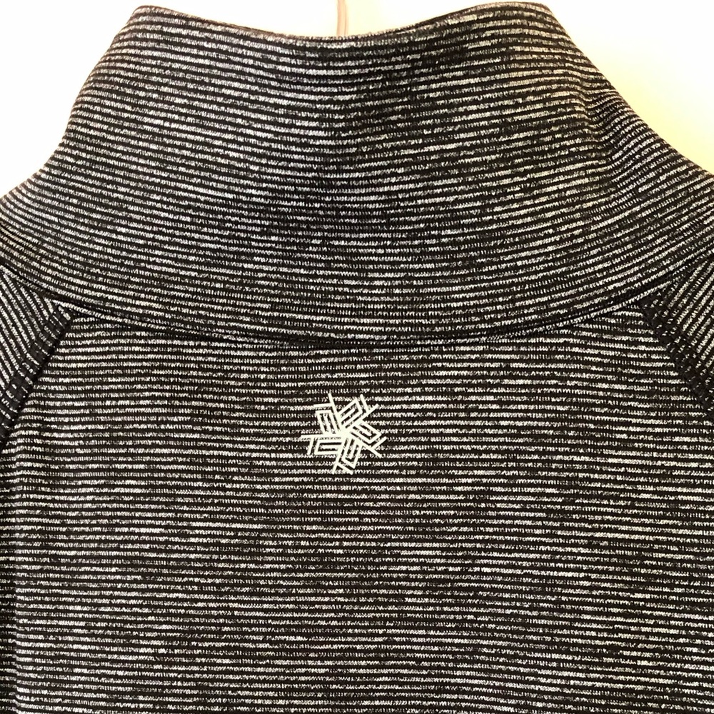 TEK GEAR DryTEK zippered athletic top w/thumb holes & hidden pocket in charcoal - Picture 8 of 10